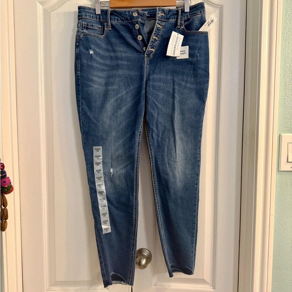 NWT Distressed Button-Fly Ankle-length Skinny Rockstar Jeans
